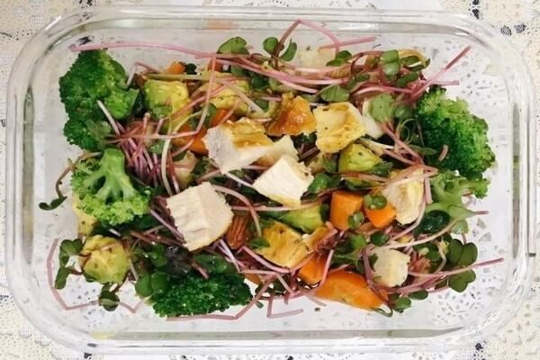 HY House - Salad rau cải trộn thịt bò