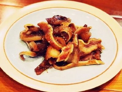 HY House - Tai heo om nước dừa