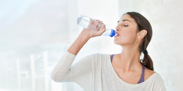 Nếu uống ít nước, một loạt những bệnh nguy hiểm có thể ập đến với cơ thể bạn bất cứ lúc nào.